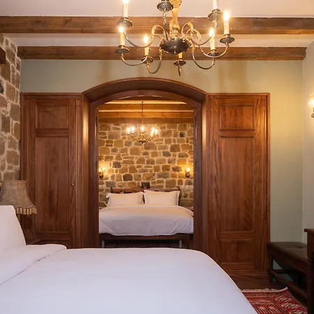 Ebel Pool & מלון 5*