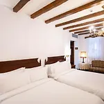 Ebel Pool & Hotel Korce