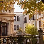 Ebel Pool & Ξενοδοχείο 5*