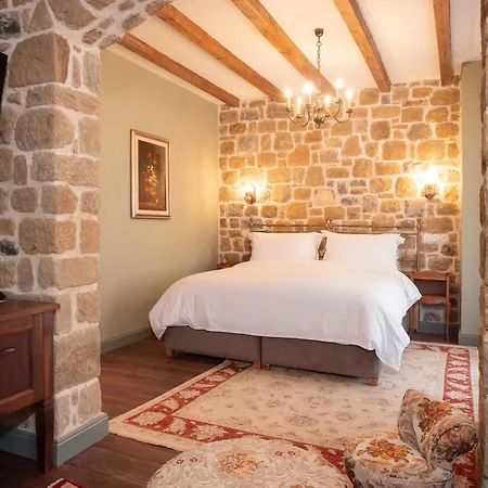 Ebel Pool & Hotel 5*