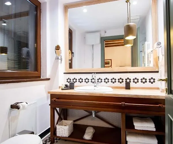 מלון Ebel Pool &