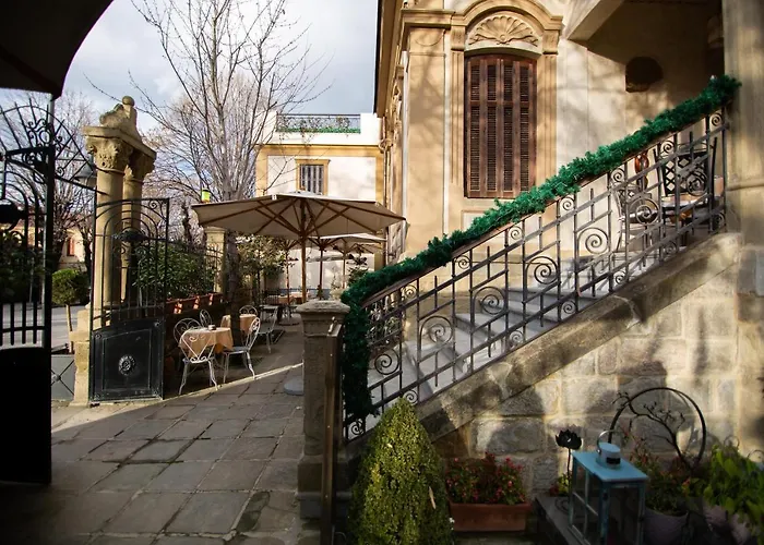 Ebel Pool & מלון