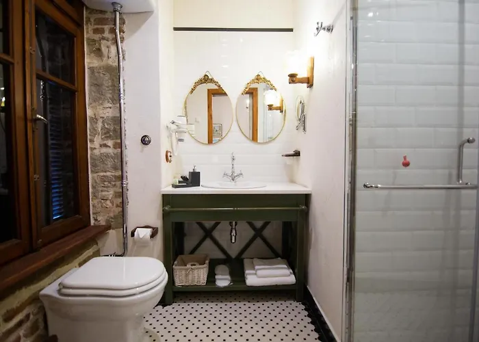 Ebel Pool & מלון קורצ'ה