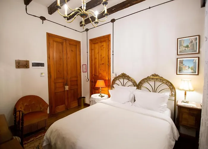 Ebel Pool & קורצ'ה