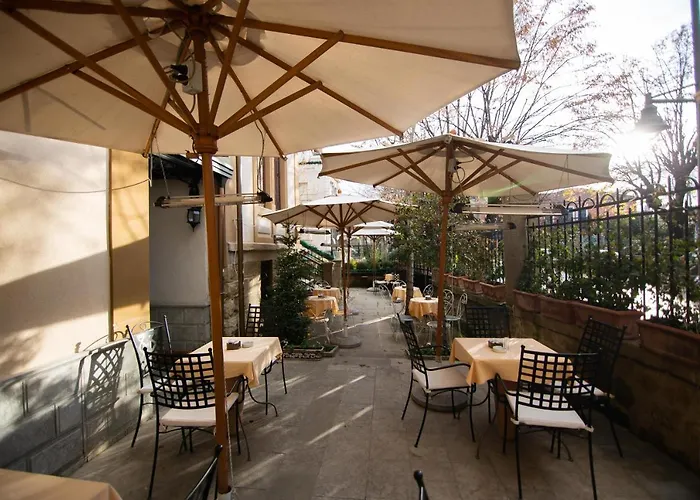 Ebel Pool & מלון 5*