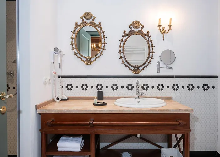 מלון Ebel Pool & 5*