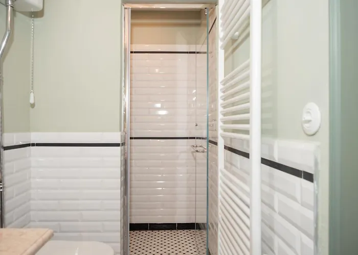 Ebel Pool & קורצ'ה