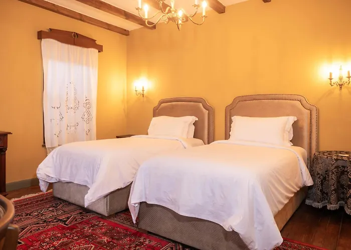 Ebel Pool & מלון